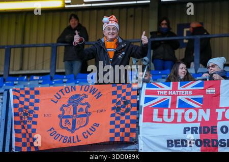 Luton, Großbritannien. Dezember 2025. Ein Unterstützer von Luton Town während des Spiels der Sky Bet League 1 zwischen Luton Town und Wycombe Wanderers in der Kenilworth Road, Luton, England am 26. Dezember 2025. Foto: David Horn. Quelle: Prime Media Images/Alamy Live News Stockfoto