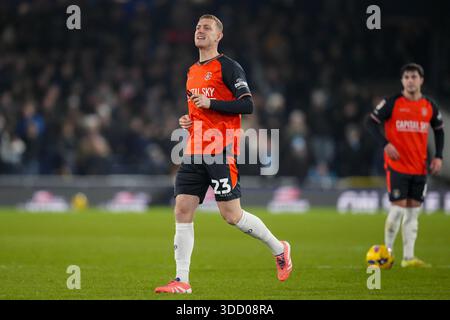 Luton, Großbritannien. Dezember 2025. George Saville (23) aus Luton Town während des Spiels der Sky Bet League 1 zwischen Luton Town und Wycombe Wanderers in der Kenilworth Road, Luton, England am 26. Dezember 2025. Foto: David Horn. Quelle: Prime Media Images/Alamy Live News Stockfoto