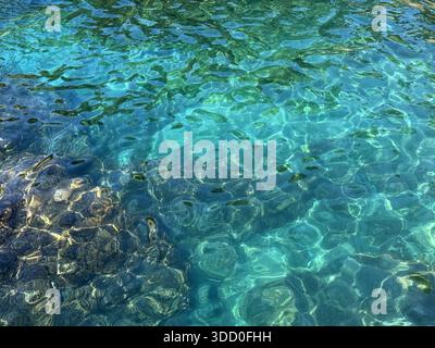 Ozeanwasser schöne klare Sicht aus der Luft Stockfoto