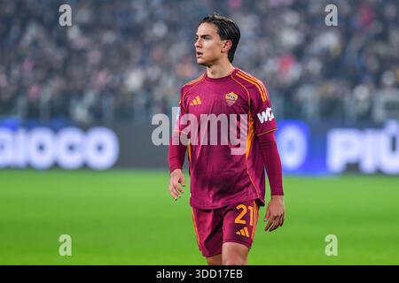 Paulo Dybala von AS Roma sieht 2025/26 beim Fußballspiel der Serie A zwischen Juventus FC und AS Roma im Allianz-Stadion in Turin an Stockfoto