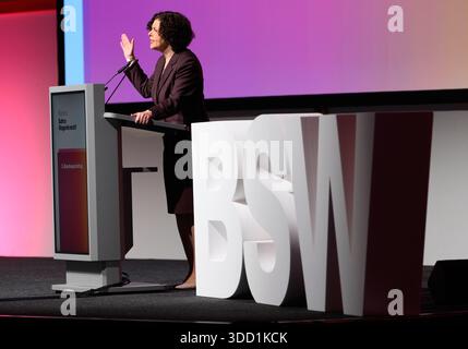 Bundesparteitag des BSW am 06.12.2025 in Magdeburg : Amira Mohamed ALI , Ko-Vorsitzende Parteikonvent der BSW am 06.12.2025 in Magdeburg : Amira Mohamed ALI , Ko-Vorsitzende *** Bundesparteikonvent der BSW am 06 12 2025 in Magdeburg Amira Mohamed ALI , Ko-Vorsitzende der BSW am 06 12 2025 in Magdeburg Amira Mohamed ALI , Ko-Vorsitzende Stockfoto