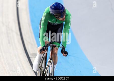 APELDOORN – Vincent Hoppezak im Scratch-Rennen während der niederländischen Leichtradmeisterschaft in Omnisport Apeldoorn. ANP VINCENT JANNINK Stockfoto