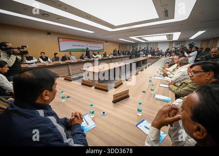 NEW DELHI, INDIEN - 27. DEZEMBER: Hochrangige Kongressführer wurden während des CWC-Treffens im AICC-Hauptquartier in Indira Bhawan am 27. Dezember 2025 in New Delhi, Indien, gesehen. Foto: Sitzung des Arbeitsausschusses des Kongresses Sanchit Khanna/Hindustan Times Stockfoto