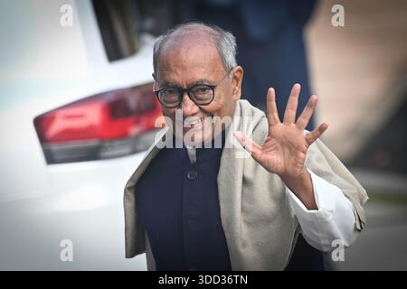 Neu-Delhi, Indien. Dezember 2025. NEW DELHI, INDIEN - 27. DEZEMBER: Der hochrangige Kongressvorsitzende Digvijaya Singh kommt am 27. Dezember 2025 in New Delhi, Indien, an der CWC-Sitzung im AICC-Hauptquartier in Indira Bhawan Teil. (Foto: Sanchit Khanna/Hindustan Times/SIPA USA) Credit: SIPA USA/Alamy Live News Stockfoto