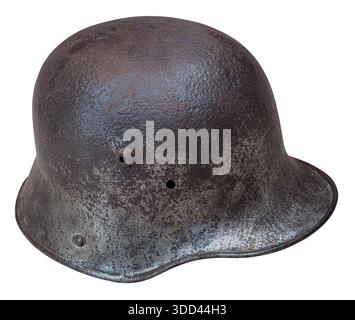 Rostiger deutscher stahlhelm aus der Kriegsgeschichte des Zweiten Weltkriegs auf transparentem Hintergrund Stockfoto