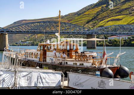 Pinhao Dorf und Kai im Douro Tal, Bootsausflüge und Ausflüge entlang des Douro Flusses durch die portugiesische Weinregion, Portugal, Europa Stockfoto