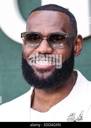 LeBron James kommentiert in seinem 20. Weihnachtsspiel: „Ich wäre lieber zu Hause mit meiner Familie.“ WESTWOOD, LOS ANGELES, KALIFORNIEN, USA – MAI 31: Der US-amerikanische Basketballspieler der Los Angeles Lakers von der National Basketball Association LeBron James kommt zur Los Angeles Premiere von Peacocks Shooting Stars, die am 31. Mai 2023 im Regency Village Theatre in Westwood, Los Angeles, Kalifornien, USA stattfindet. (Foto: Xavier Collin/Image Press Agency) Stockfoto