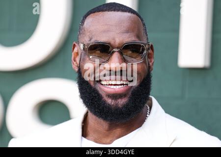 LeBron James kommentiert in seinem 20. Weihnachtsspiel: „Ich wäre lieber zu Hause mit meiner Familie.“ WESTWOOD, LOS ANGELES, KALIFORNIEN, USA – MAI 31: Der US-amerikanische Basketballspieler der Los Angeles Lakers von der National Basketball Association LeBron James kommt zur Los Angeles Premiere von Peacocks Shooting Stars, die am 31. Mai 2023 im Regency Village Theatre in Westwood, Los Angeles, Kalifornien, USA stattfindet. (Foto: Xavier Collin/Image Press Agency) Stockfoto