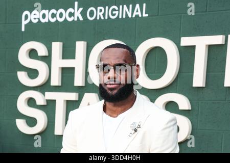 LeBron James kommentiert in seinem 20. Weihnachtsspiel: „Ich wäre lieber zu Hause mit meiner Familie.“ WESTWOOD, LOS ANGELES, KALIFORNIEN, USA – MAI 31: Der US-amerikanische Basketballspieler der Los Angeles Lakers von der National Basketball Association LeBron James kommt zur Los Angeles Premiere von Peacocks Shooting Stars, die am 31. Mai 2023 im Regency Village Theatre in Westwood, Los Angeles, Kalifornien, USA stattfindet. (Foto: Xavier Collin/Image Press Agency) Stockfoto