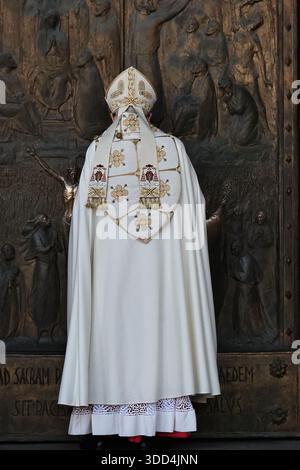 28. Dezember 2025 – die Schließung der Heiligen Pforte der Basilika St. Paul vor den Mauern erfolgte am sonntag, 28. Dezember, durch Kardinal JAMES MICHEAL HARVEY Erzpriester der Basilika, Rom, italien. © EvandroInetti Via ZUMA Wire (Foto: © Evandro Inetti/ZUMA Press Wire) NUR REDAKTIONELLE VERWENDUNG! Nicht für kommerzielle ZWECKE! Stockfoto