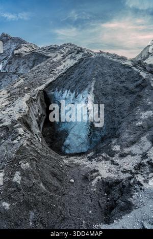 Berühmter Vatnajökull-Gletscher, Island. Riesige Fläche von schmelzendem Eis. Klimanotstand, globale Erwärmung, Klimawandel. Nördliche Länder, arktisches Klima. Stockfoto