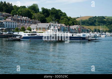 Dartmouth nach Kingswear Car Ferry über den Fluss Dart Devon UK Stockfoto