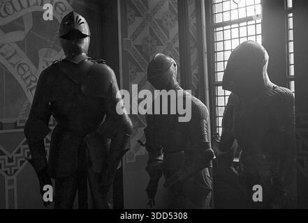 60Er Jahre, 26.08.1967, Deutschland, Solingen, Solingen-Burg, Landkreis Burg an der Wupper, Bergisches Land, Rheinland, Nordrhein-Westfalen, NRW, Burg Burg, unaufhörlicher Sitz der Grafen und Herzöge von Berg, Innenansicht, Ritterrüstungen im Rittersaal Stockfoto