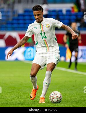 Tanger, Marokko. Dezember 2025. Ismail Jakobs von Senegal, fotografiert während des Afrika-Cup der Nationen (CAN) 2025 Gruppe D Fußballspiels zwischen Senegal und DR Kongo im Grand Stade de Tanger in Tanger, Marokko, am 27. Dezember 2025. (Foto: Andrew SURMA/SIPA USA). Quelle: SIPA USA/Alamy Live News Stockfoto