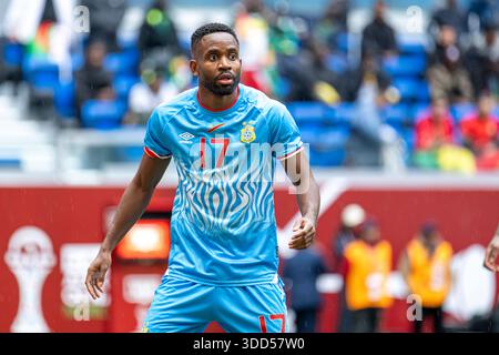 Tanger, Marokko. Dezember 2025. Cedric Bakambu von Kongo DR während des Afrika-Cup der Nationen (CAN) 2025 Gruppenspiel zwischen Senegal und DR Kongo im Grand Stade de Tanger in Tanger, Marokko, am 27. Dezember 2025. (Foto: Andrew SURMA/SIPA USA). Quelle: SIPA USA/Alamy Live News Stockfoto