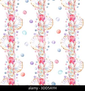 Nahtloses Muster aus vertikalen Muschelrändern, bunten Perlen, rosa Korallen und Unterwasserkreaturen. Sea Clipart. Handgezeichnete Aquarellillustration für o Stockfoto