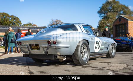1963 Chevrolet Corvette Stingray, ausgestellt auf der Bicester Motion Assembly am 30. November 2025. Stockfoto