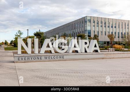 Das Niagara-Schild ist am 1. Oktober 2020 vor dem Hauptquartier der Region Niagara in Thorold, ON, Kanada zu sehen. Stockfoto