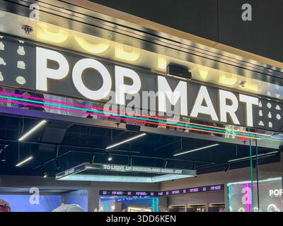 Nahaufnahme eines POP MART Spielwarengeschäfts in einem Einkaufszentrum in Sydney, Australien. Stockfoto