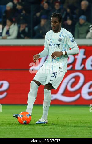Bergamo, Italien. Dezember 2025. Yann Aurel Bisseck vom FC Inter während des italienischen Fußballspiels der Serie A Atalanta BC gegen den FC Inter in der New Balance Arena. Endergebnis Atalanta BC 0:1 FC Inter Credit: SOPA Images Limited/Alamy Live News Stockfoto