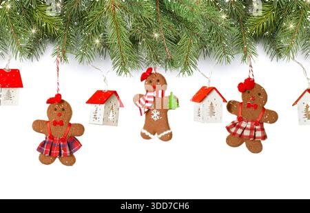 Wunderschönes Weihnachtsdekor und Tannenzweige auf weißem Hintergrund. Bannerdesign Stockfoto