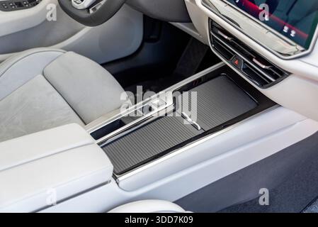 Moderner Innenraum. Roter Innenraum. Stockfoto