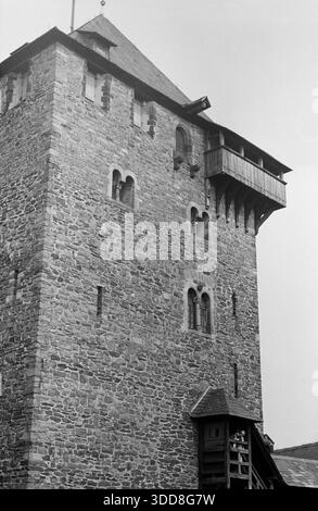 Sechzigerjahre, 26.08.1967, Deutschland, Solingen, Solingen-Burg, Stadtteil Burg an der Wupper, Bergisches Land, Rheinland, Nordrhein-Westfalen, NRW, Schloss Burg, Stammsitz der Grafen und Herzoege von Berg, Hoehenburg, Bergfried, Burgturm Sechzigerjahre, 26.08.1967, Deutschland, Solingen, Solingen-Burg, Stadtteil Burg an der Wupper, Bergisches Land, Rheinland, Nordrhein-Westfalen, NRW, Schloss Burg, Stammsitz der Grafen und Herzoege von Berg, Hoehenburg, Bergfried, Burgturm, 60er Jahre, 26.08.1967, Deutschland, Solingen, Solingen-Burg, Landkreis Burg an der Wupper, Bergisches Land, Rheinland, Nord-R Stockfoto
