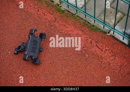 Handyhalter aus Kunststoff für Fahrrad oder Auto. Universelle Größe Stockfoto