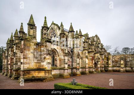 Außenbild der berühmten Rosslyn Chapel, im Dorf Roslin, Midlothian in Schottland. Stockfoto