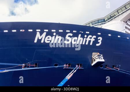 Das deutsche Kreuzfahrtschiff mein Schiff 3 legte im Hafen von Santa Cruz de Tenerife an Stockfoto