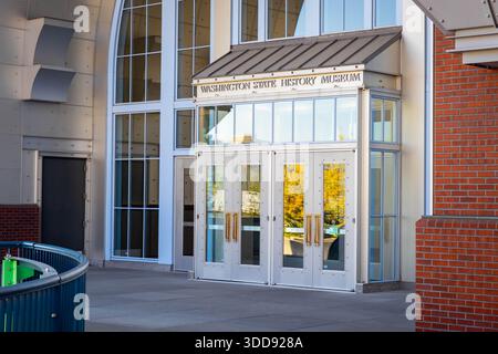 Tacoma, WA, USA - 20. September 2025: Außenansicht des Washington State History Museum in Tacoma mit seiner unverwechselbaren zeitgenössischen Architektur Stockfoto