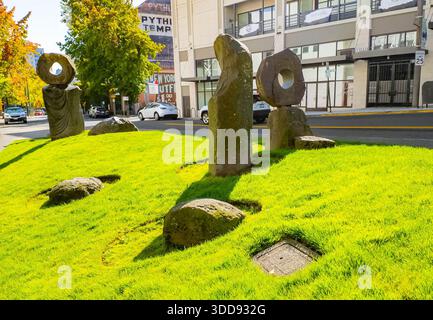 Tacoma, WA, USA - 20. September 2025: Straßenlandschaft in der Innenstadt von Tacoma mit historischer und moderner Architektur. Stockfoto