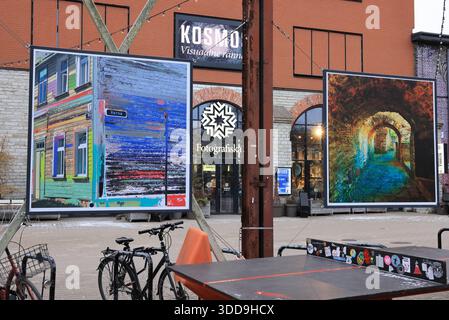 Telliskivi Kreativstadt in Tallinn, Estland, in einem ehemaligen Industriekomplex mit Galerien, Geschäften, Start-ups, Restaurants und Street Art. Stockfoto