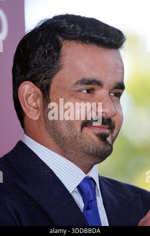05.10.2025, Paris, FRA - Paris, Frankreich, Scheich Joaan bin Hamad al Thani. al Thani, aussen, Aussenaufnahme, Europa, europaeisch, Frankreich, Franzoesisch, HF, Hochformat, Joaan bin Hamad bin Khalifa al Thani, Katar, Katarisch, Paris, Persoenlichkeit, Politik, Portraet, Portrait, Katar, Scheich Joaan bin Hamad al Thani, Westeuropa, Wirtschaft 251005D125LONGCHAMP.JPG *** 05 10 2025, Paris, FRA Paris, Frankreich, Scheich Joaan bin Hamad al Thani al Thani, außen, Außenaufnahme, Europa, Europa, Europa, Frankreich, Französisch, HF, Porträt, Joaan bin Hamad bin Khalifa al Thani, Katar, Katar, Paris, Persönlichkeit, Stockfoto