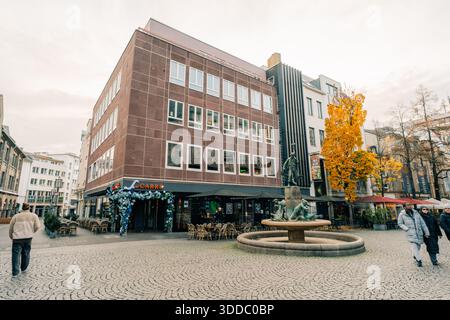 Bonn, Deutschland - 1 okt 2025 Martinsbrunnen. Hochwertige Fotos Stockfoto