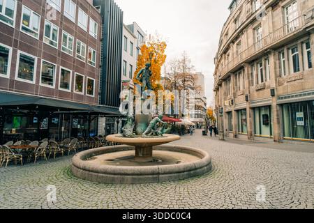 Bonn, Deutschland - 1 okt 2025 Martinsbrunnen. Hochwertige Fotos Stockfoto