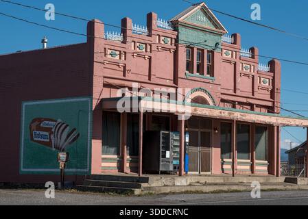 Das alte Gebäude der Denny-Bar Company in Gazelle, Kalifornien, USA. Stockfoto