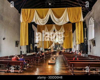 Santo Tomas Kirche, Innenraum, Chichicastenango, El Quiche Abteilung, Guatemala Stockfoto