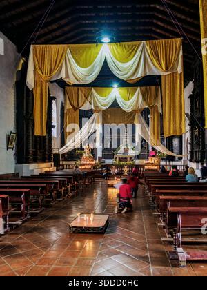 Santo Tomas Kirche, Innenraum, Chichicastenango, El Quiche Abteilung, Guatemala Stockfoto