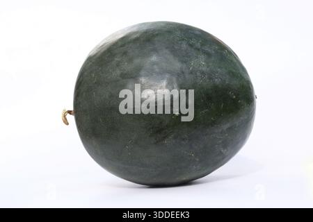 Schwarze kernlose Wassermelone isoliert auf weißem Hintergrund Stockfoto