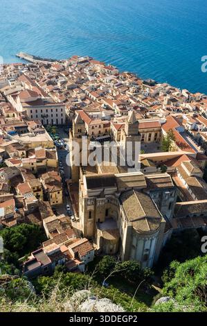 Cefalu Kathedrale an der tyrrhenischen Küste Siziliens Stockfoto