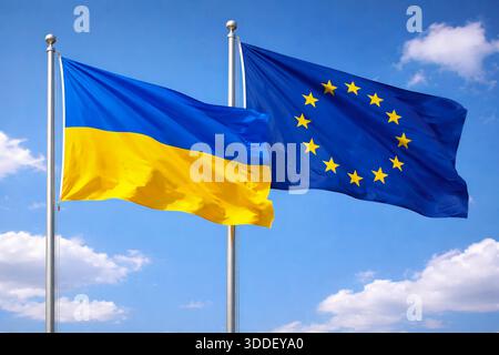Ukrainische und Europäische Union winken Seite an Seite vor einem klaren blauen Himmel und stehen für Einheit, Zusammenarbeit und europäische Integration der Ukraine Stockfoto
