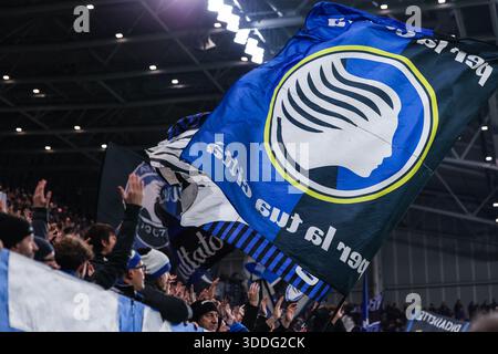 Atalanta BC-Fans wurden während des Fußballspiels der Serie A 2025/26 zwischen Atalanta BC und FC Internazionale in der New Balance Arena in Bergamo gesehen Stockfoto