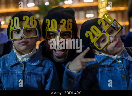 2026 NEUJAHRSFEIERN IN DOHA 2026 NEUJAHRSFEIERN IN DOHA am 1. Januar 2026 feiern die Menschen das Neujahrsfest auf dem Lusail Boulevard in Doha, Katar. DOHA Katar Copyright: XNoushadxThekkayilx DOHA Katar Copyright: XIMAGO/NoushadxThekkayilx imago images 1070820129 Stockfoto
