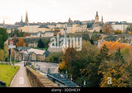 Die Passerelle, auch bekannt als das Luxemburger Viadukt, ist ein Viadukt in Luxemburg-Stadt im Süden Luxemburgs. Hochwertige Fotos Stockfoto