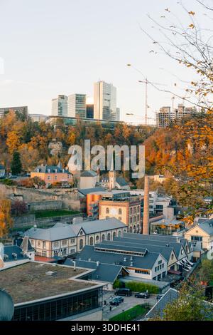 Die Passerelle, auch bekannt als das Luxemburger Viadukt, ist ein Viadukt in Luxemburg-Stadt im Süden Luxemburgs. Hochwertige Fotos Stockfoto