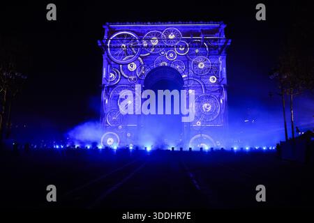 Paris, Frankreich. Dezember 2025 31. © PHOTOPQR/LE PARISIEN/Le Parisien/Arnaud Journois ; PARIS ; 31/12/2025 ; Paris Champs Elysées nuit du 31 décembre 2025 au 1er janvier 2026. Festivités du Nouvel an sur les Champs Elysées Foto Le Parisien/Arnaud Journois - Silvester in Paris auf den Champs-Elysées Credit: MAXPPP/Alamy Live News Stockfoto