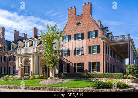 Chapel Hill, NC, USA, 25. Oktober 2025: The Carolina Inn auf dem Campus der University of North Carolina. Stockfoto