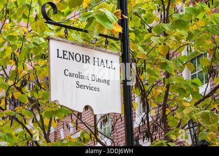 Chapel Hill, NC, USA, 25. Oktober 2025: Lenoir Hall auf dem Campus der University of North Carolina. Stockfoto