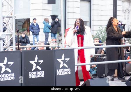 UK. Januar 2026. Darsteller während der Neujahrsparade im Zentrum von London, Großbritannien am 1. Januar 2026. : Claire Doherty/SIPA USA Credit: SIPA USA/Alamy Live News Stockfoto